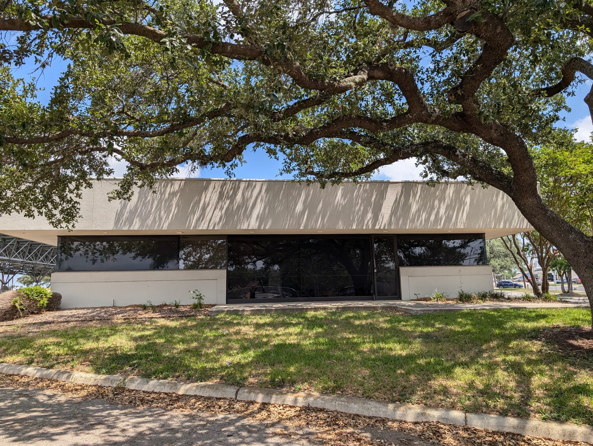 8047 Midcrown Dr, San Antonio, TX for rent Building Photo- Image 1 of 20