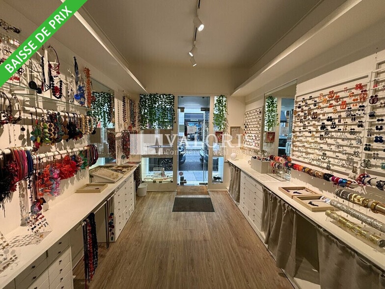 Retail in Lyon to rent - Interior Photo - Image 3 of 6