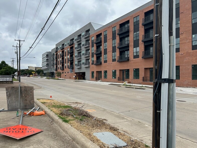 1316 14th St, Plano, TX for rent - Building Photo - Image 3 of 9