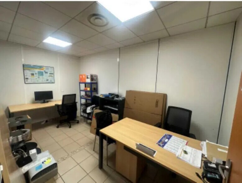 Light Industrial in Saint-Priest to rent - Interior Photo - Image 3 of 19