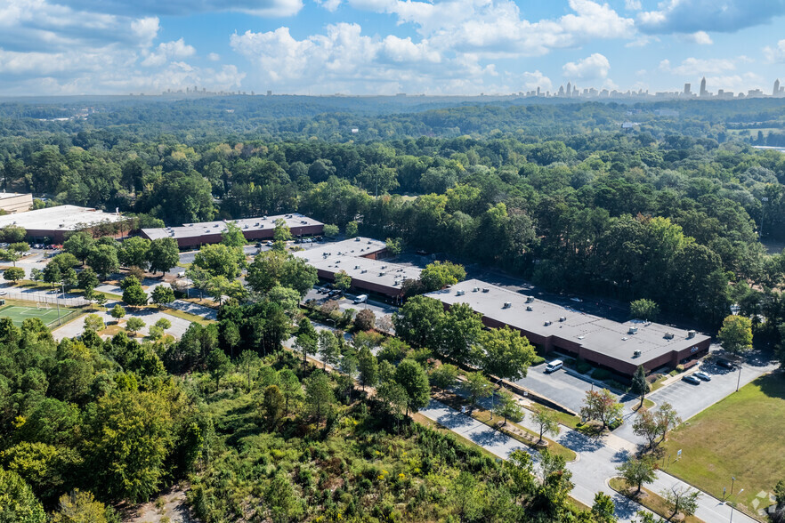 3201 Atlanta Industrial Pky NW, Atlanta, GA for rent - Building Photo - Image 3 of 15