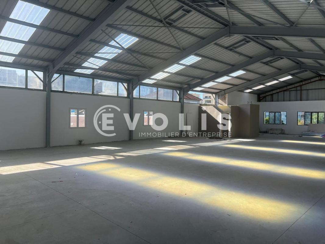Light Industrial in Villeurbanne to rent Building Photo- Image 1 of 25