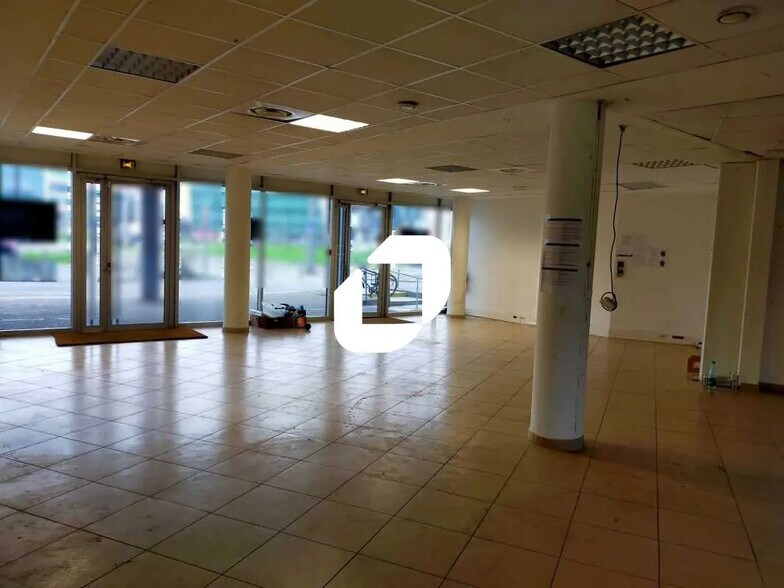 Retail in Bordeaux to rent - Interior Photo - Image 3 of 6