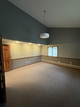 323-331 Regency Ridge Dr, Dayton, OH for rent Interior Photo- Image 1 of 4