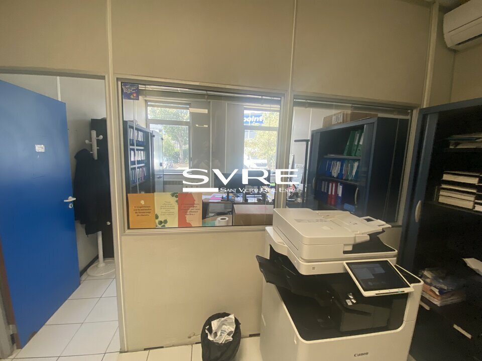 Office in Marseille to rent Building Photo- Image 1 of 12