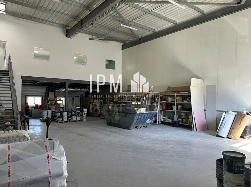 Location Local d'activités 282 m² - Photo 1