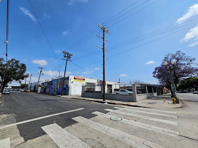 3300 S Broadway, Los Angeles, CA 90007 portfolio of 2 properties for sale on LoopNet.co.uk - Building Photo - Image 2 of 33