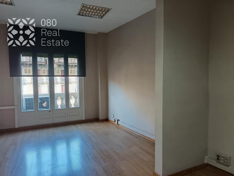 Office in Barcelona, Barcelona to rent - Interior Photo - Image 2 of 3