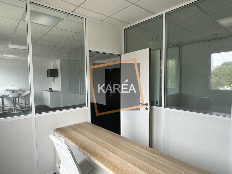 Office in Magny-le-Hongre to rent - Interior Photo - Image 3 of 5