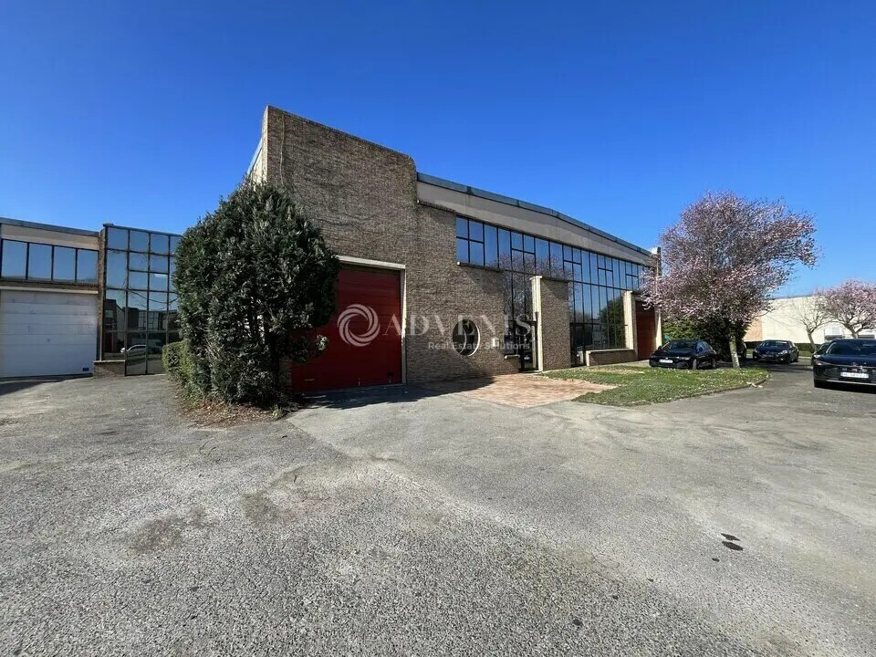 Light Industrial in Le Thillay to rent Building Photo- Image 1 of 11