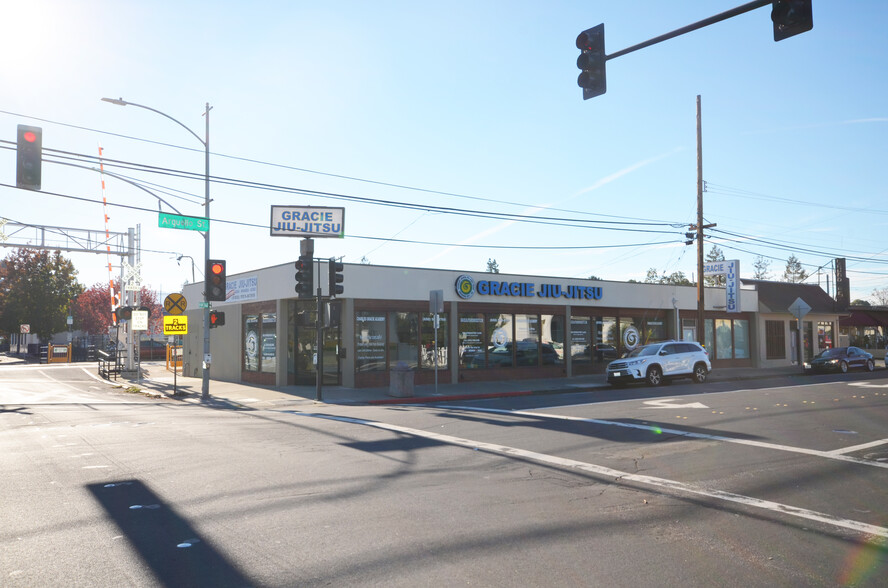 701-713 Arguello St, Redwood City, CA for rent - Building Photo - Image 1 of 24