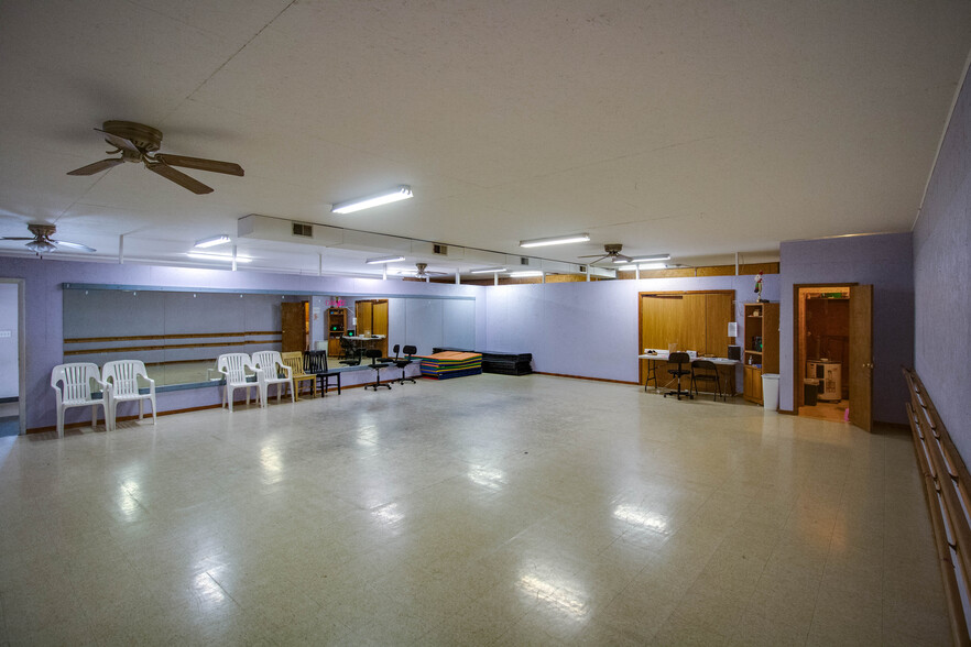 200 Adams St, Jerseyville, IL for sale - Interior Photo - Image 3 of 20