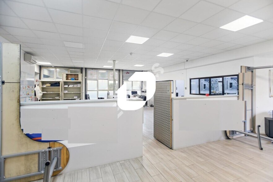 Office in Montreuil for sale - Interior Photo - Image 2 of 12