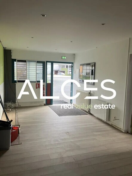 Light Industrial in Eysines to rent - Interior Photo - Image 2 of 3