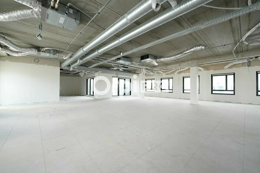 Office in Genas to rent - Interior Photo - Image 3 of 9