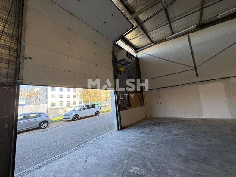 Light Industrial in Brignais to rent - Building Photo - Image 2 of 6