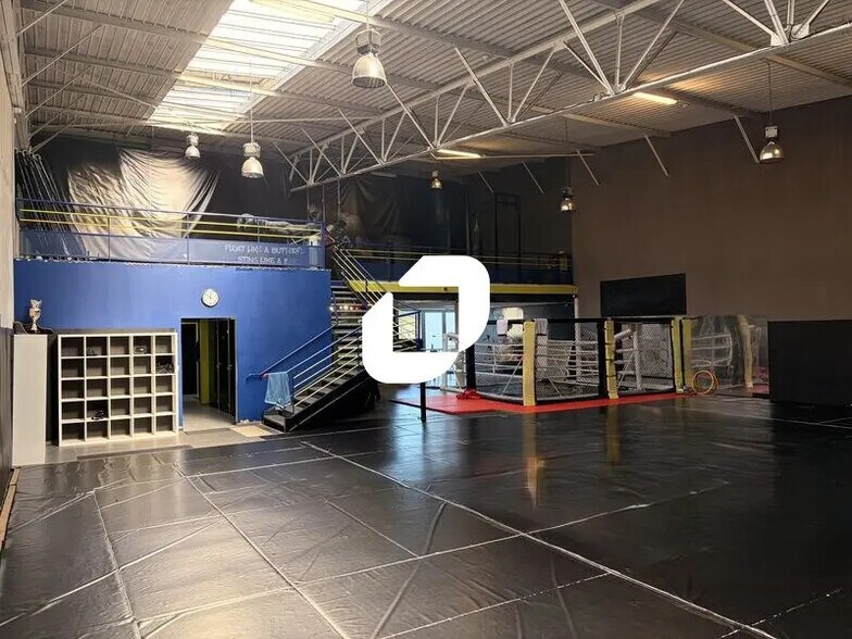 Retail in Pessac to rent - Building Photo - Image 1 of 9