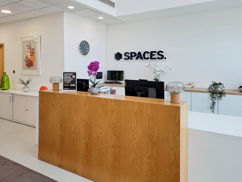 1 Gerrards Cross, Gerrards Cross to rent - Interior Photo - Image 2 of 17