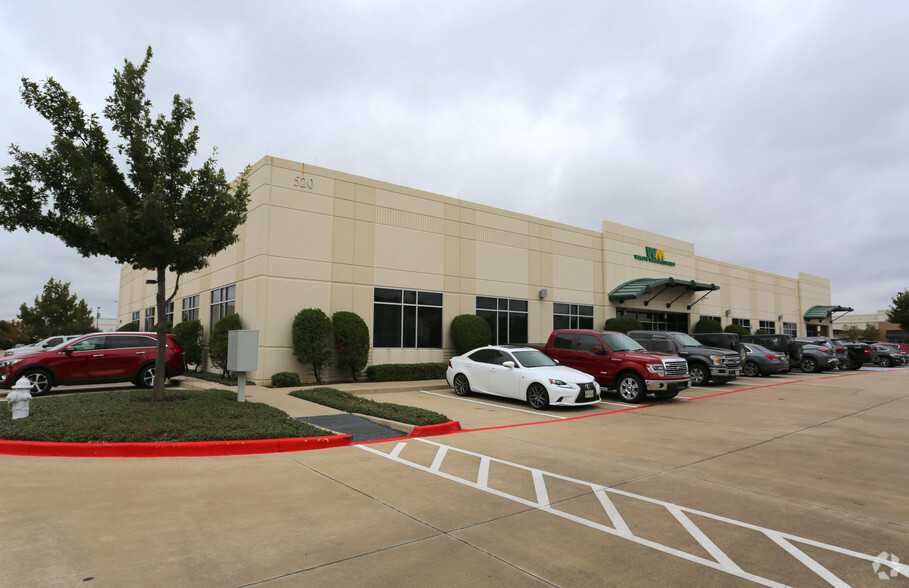 520 E Corporate Dr, Lewisville, TX for rent - Primary Photo - Image 1 of 5