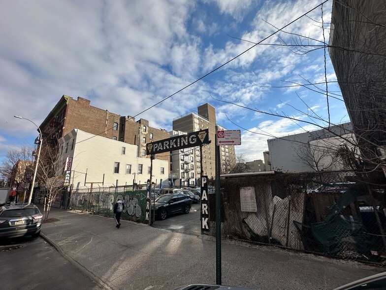 616, 620, 622 Courtlandt Ave Portfolio portfolio of 3 properties for sale on LoopNet.co.uk - Building Photo - Image 2 of 4