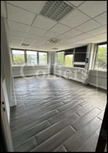 Office in Marseille to rent - Interior Photo - Image 3 of 5