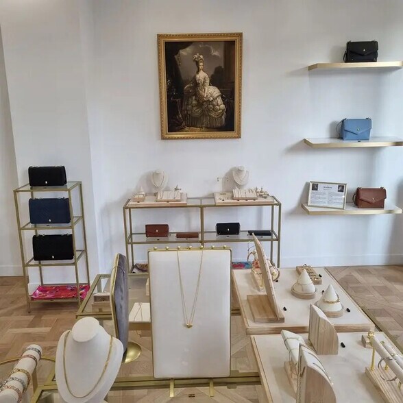 Retail in Paris to rent - Interior Photo - Image 3 of 4