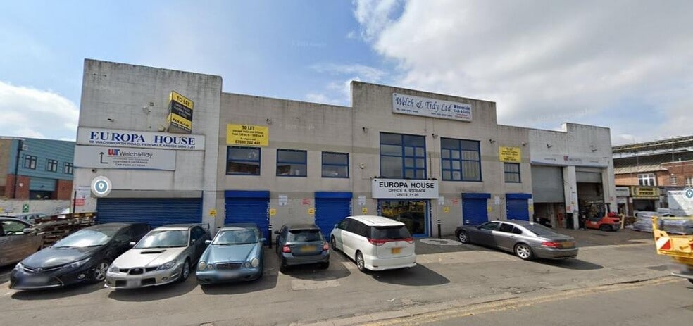 18 Wadsworth Rd, Greenford to rent - Building Photo - Image 2 of 11