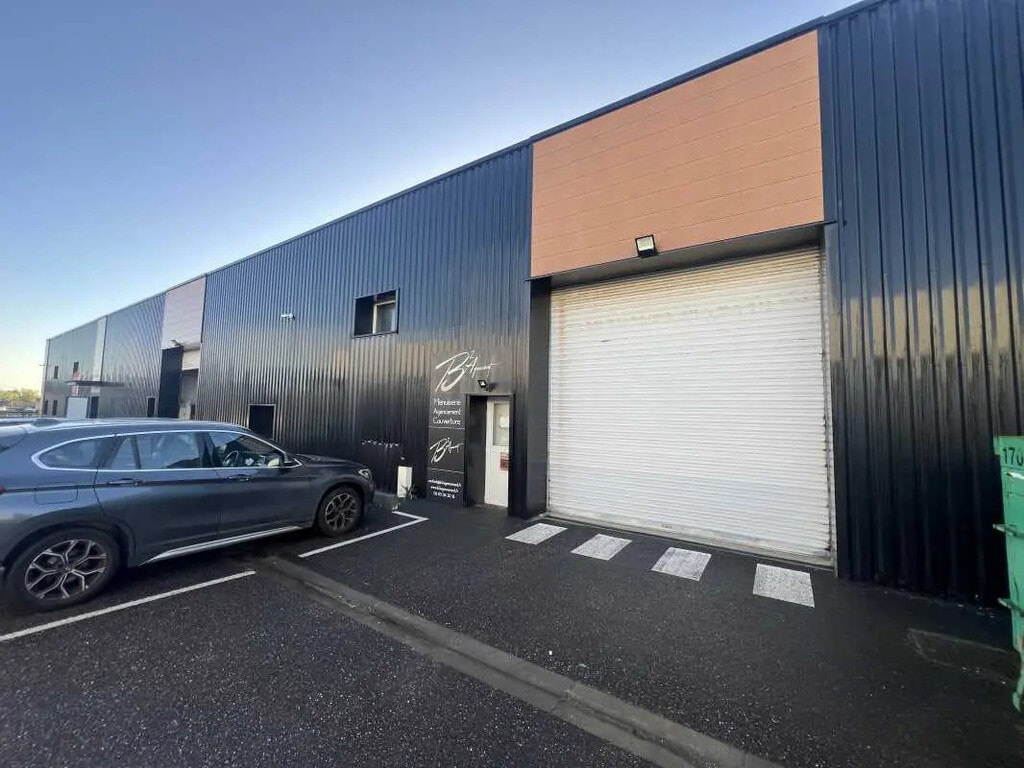 Location Local d'activités 330 m² - Photo 1