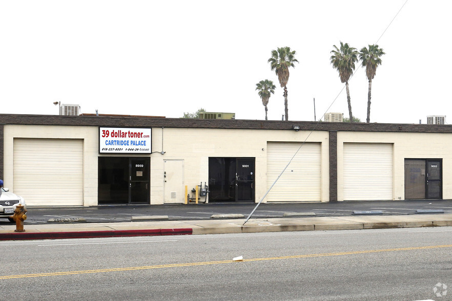 8945-9015 De Soto Ave, Canoga Park, CA for rent - Building Photo - Image 3 of 5