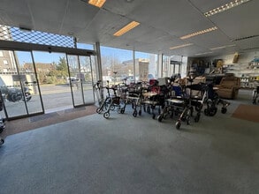 Retail in Argenteuil to rent Interior Photo- Image 1 of 14