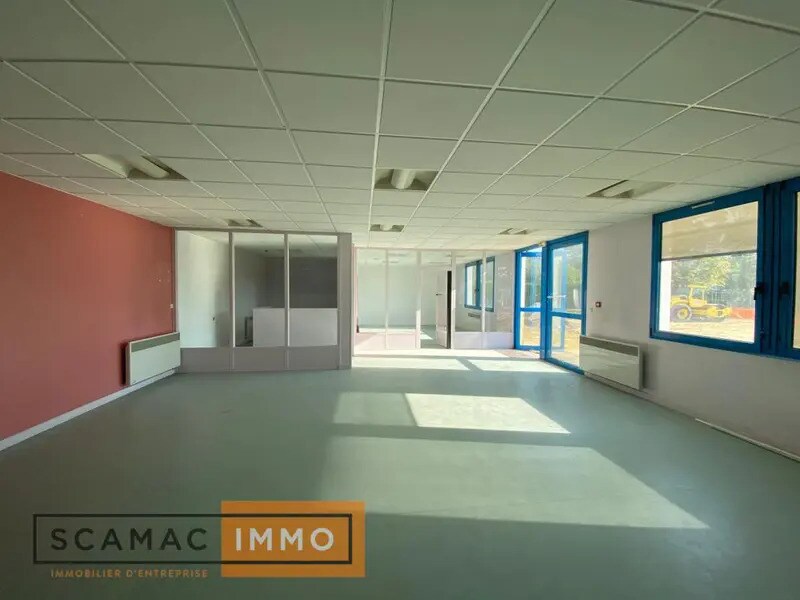 Office in Ris-Orangis to rent Interior Photo- Image 1 of 6