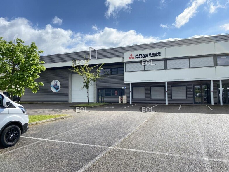 Industrial in Saint-Priest to rent - Building Photo - Image 2 of 11