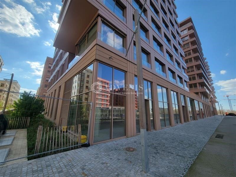 4 24 Rue Maya Angelou, Saint-Ouen-sur-Seine to rent Building Photo- Image 1 of 10