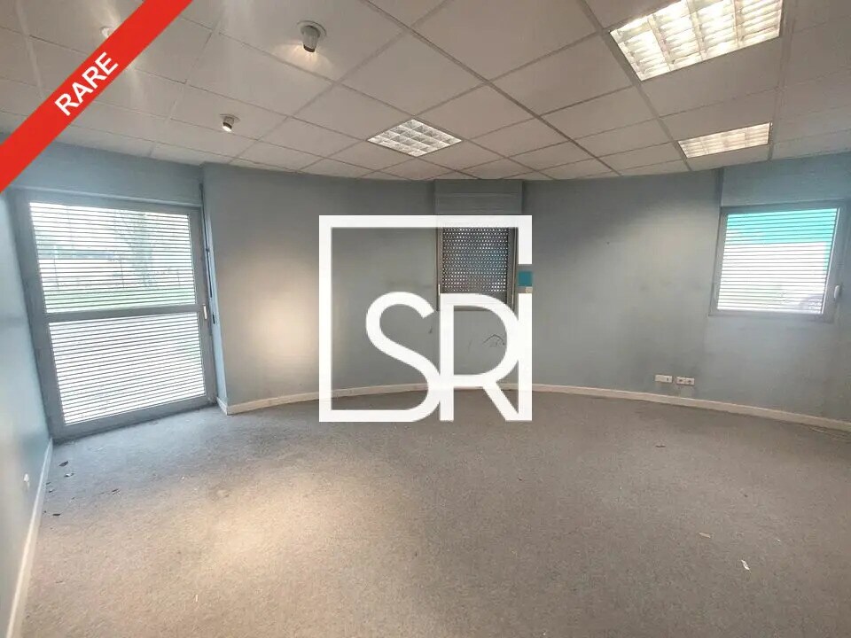Office in Clermont-Ferrand for sale Interior Photo- Image 1 of 13