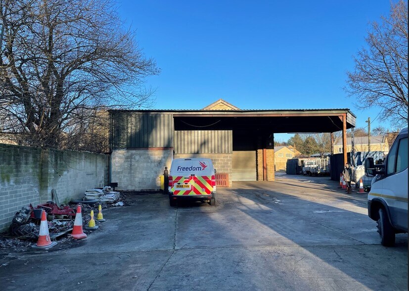 Halifax Rd, Liversedge, WF15 6PS UK