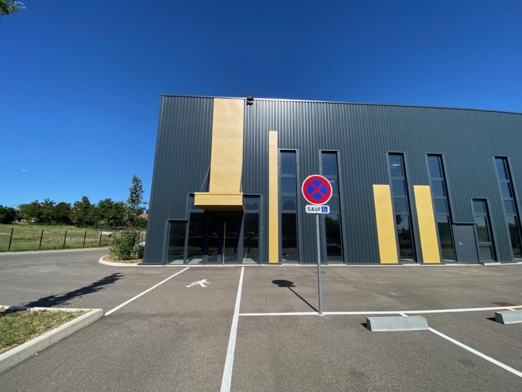 Light Industrial in Villefontaine for sale Building Photo- Image 1 of 7