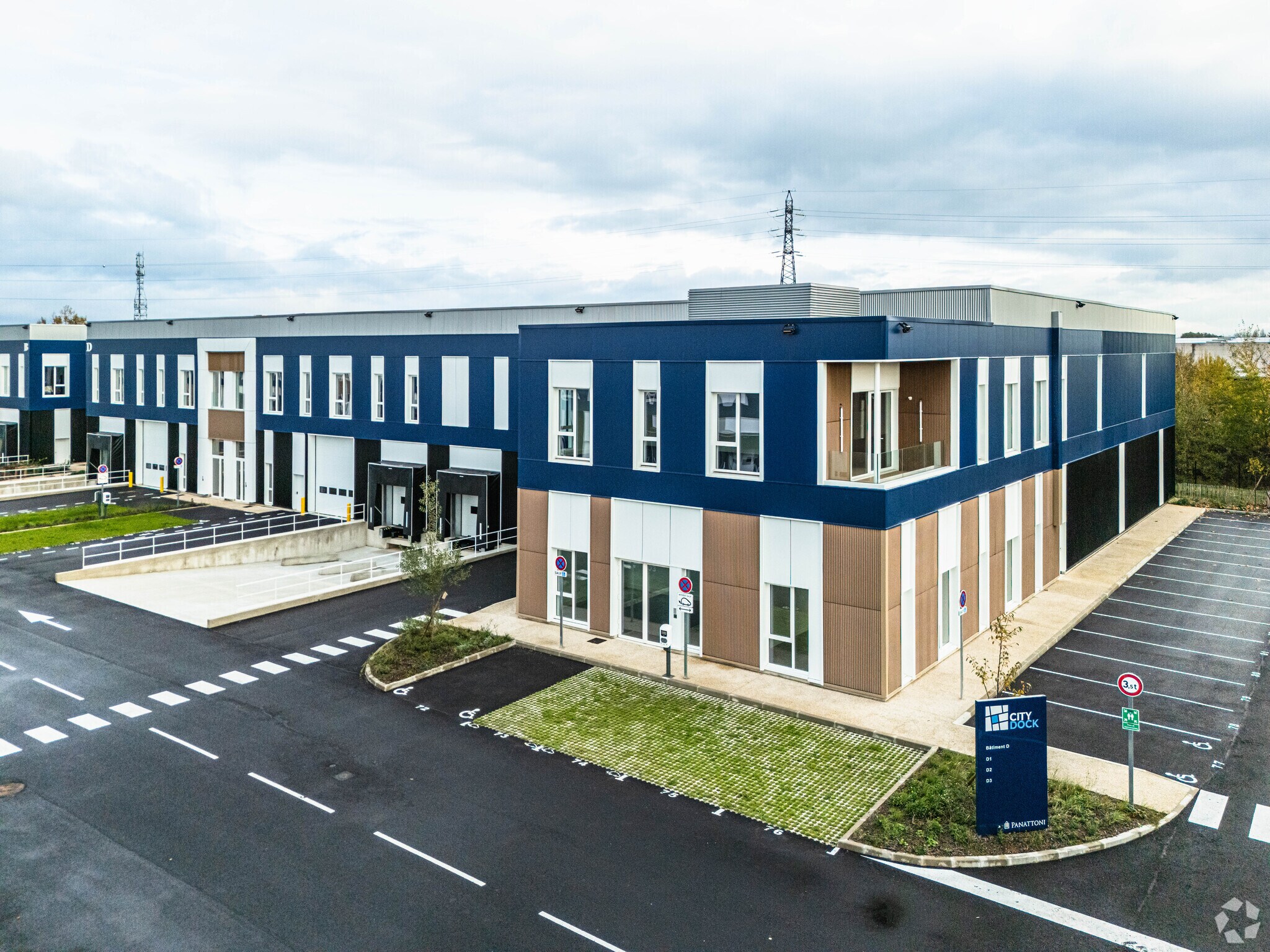 Light Industrial in Moissy-Cramayel to rent Primary Photo- Image 1 of 12