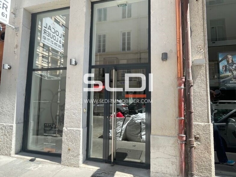 Retail in Lyon to rent - Building Photo - Image 1 of 6