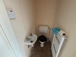 56 Rhosmaen St, Llandeilo to rent Interior Photo- Image 2 of 6