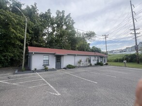 107 Memorial Dr, Goodlettsville, TN for rent Building Photo- Image 2 of 6