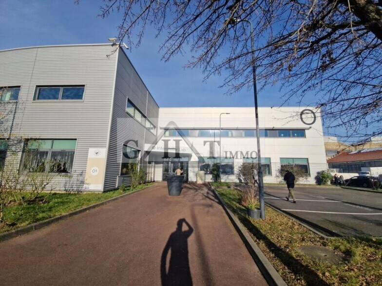 Retail in Ivry-sur-Seine to rent - Building Photo - Image 3 of 3