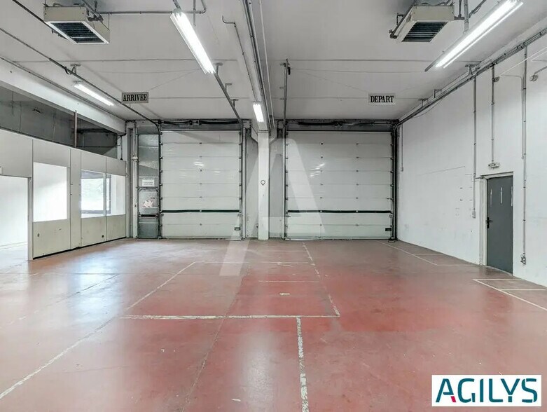 Light Industrial in Lisses to rent - Interior Photo - Image 3 of 9