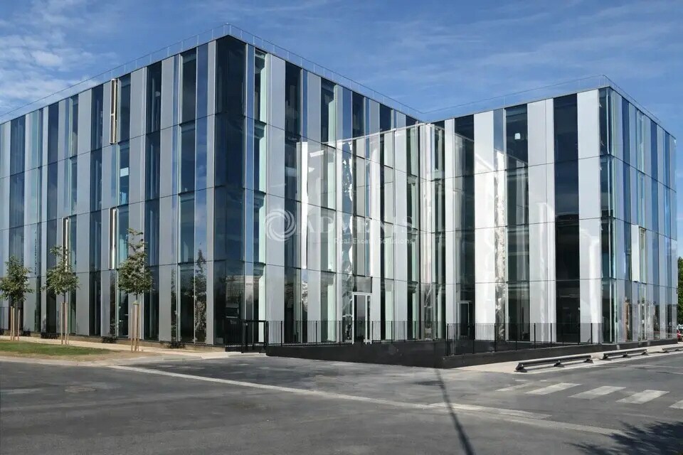 Office in Lieusaint to rent Building Photo- Image 1 of 12