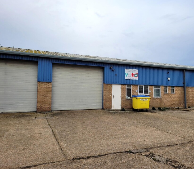 Meadow Drov, Earith to rent Building Photo- Image 1 of 5