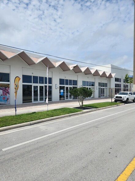 20080 W Dixie Hwy, Miami, FL for rent - Building Photo - Image 2 of 9