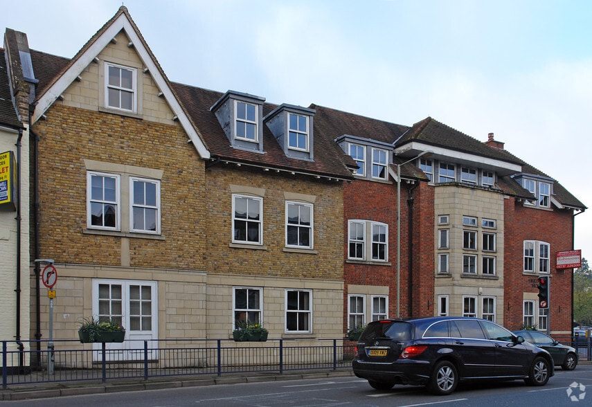 34 Bell St, Reigate to rent - Building Photo - Image 2 of 3