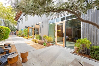 1812 17th St, Sacramento, CA to rent Interior Photo- Image 1 of 10