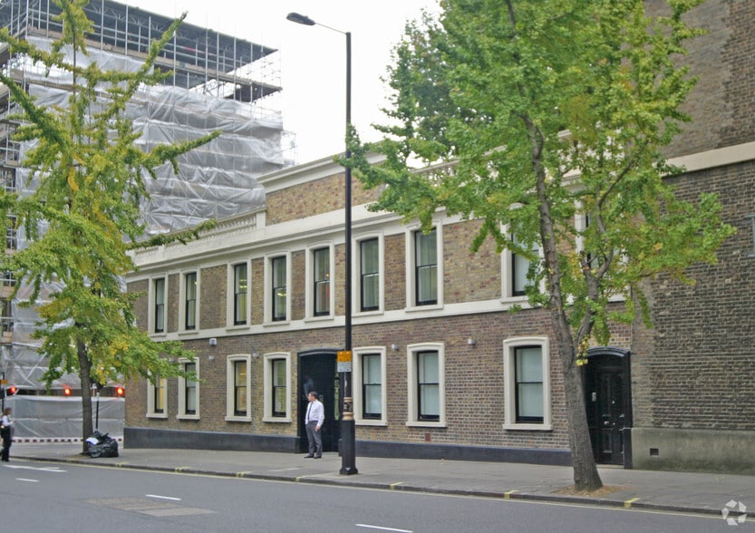 12 Portman Close, London to rent - Building Photo - Image 2 of 2