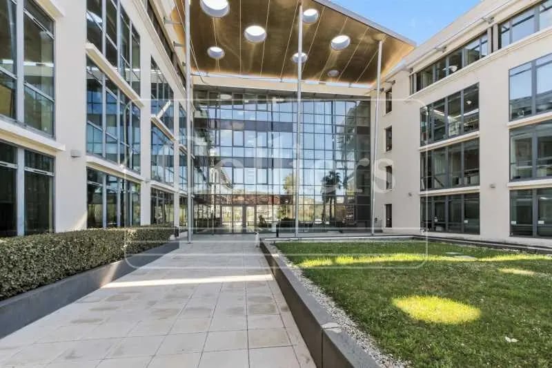 Office in Marseille to rent Building Photo- Image 1 of 5