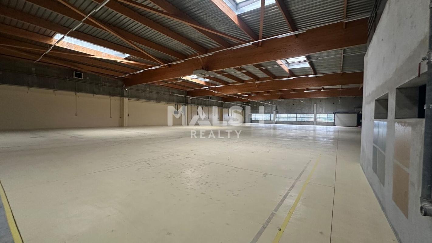 Light Industrial in Décines-Charpieu to rent Interior Photo- Image 1 of 10